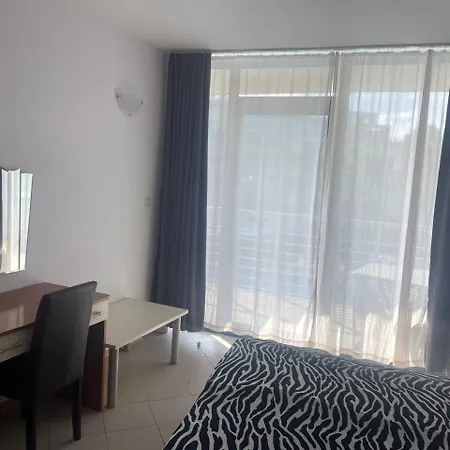 двустаен с изглед към басейна Apartament Słoneczny Brzeg